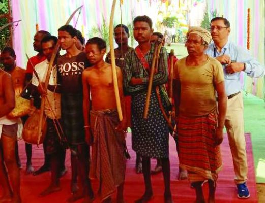 विशेष पिछड़ी कमार जनजाति के मतदाताओं में भारी उत्साह, मतदान कर ली सेल्फी