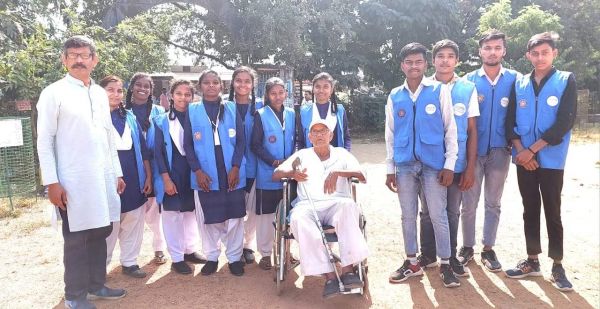 मतदान केंद्र में खरतुली के स्वयंसेवकों ने दी सेवाएं