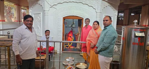 रंजना ने मां विंध्यवासिनी की पूजा-अर्चना की