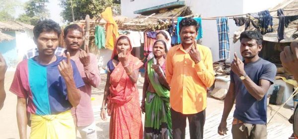 मतदाताओं में जबर्दस्त उत्साह, जिले में 75 फीसदी से अधिक मतदान