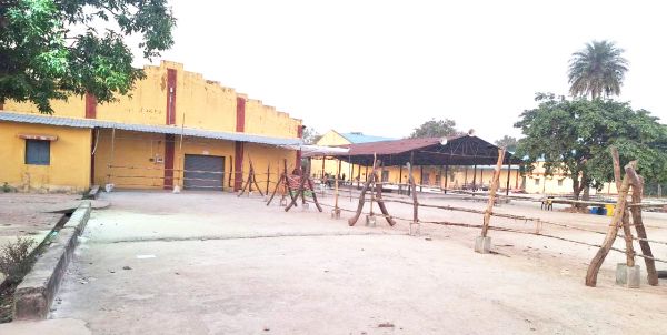  मतगणना के लिए बेरिकेटिंग शुरू