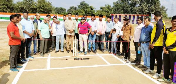 शहीद कर्नल विप्लव त्रिपाठी स्मृति क्रिकेट टूर्नामेंट का शुभारंभ