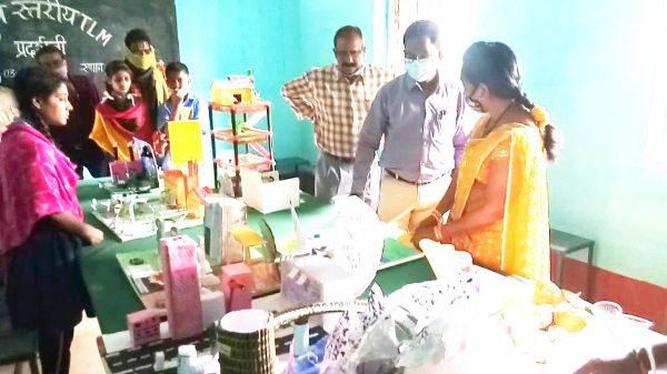 रचनात्मक गतिविधियों से स्कूल में  बढ़ी बच्चों की उपस्थिति