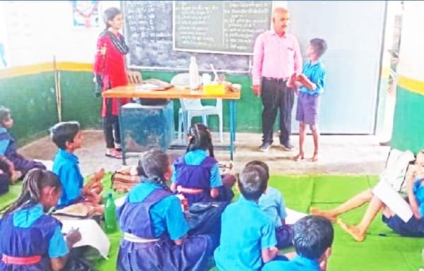 स्कूलों में प्रैक्टिकल शुरू नहीं, मध्यान्ह भोजन की गुणवत्ता भी खराब