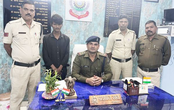 धारदार हथियार दिखाकर लोगों को डरा रहा आरोपी गिरफ्तार  