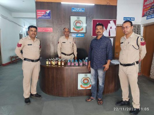 अंग्रेजी शराब संग आरोपी गिरफ्तार
