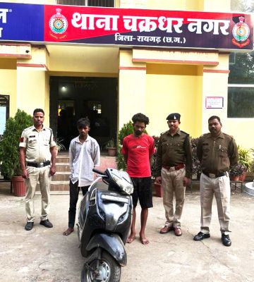 चोरी की स्कूटी बेचने की फिराक में घूम रहे दो आरोपी गिरफ्तार
