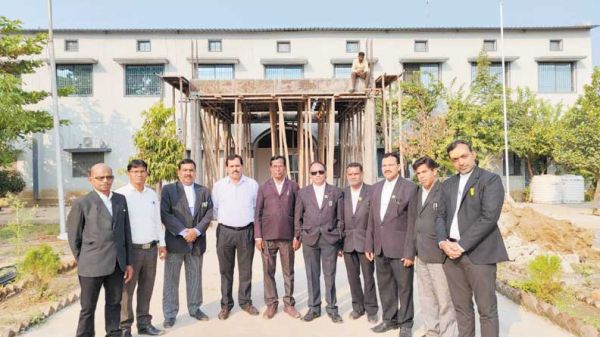 अधिवक्ताओं ने एसपी को सौंपा ज्ञापन