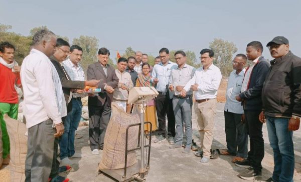 बिलासपुर धान खरीदी केंद्र में  हुई बोहनी