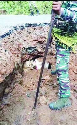 अलग-अलग जगह से 25-25 किलो के दो बम और 5 किलो  का एक प्रेशर बम बरामद