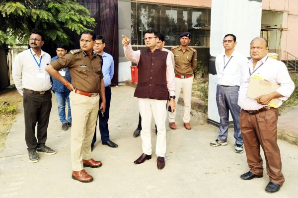 कलेक्टर व एसएसपी ने मतगणना कक्ष का किया निरीक्षण