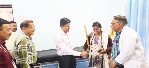 ननकी बाई का तत्काल बना दिव्यांग प्रमाण पत्र  कलेक्टर ने जिला अस्पताल का किया निरीक्षण