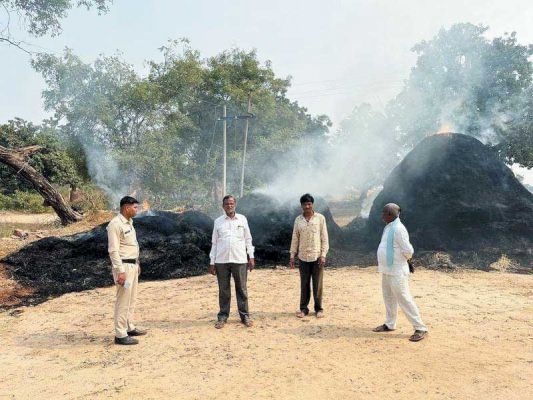 शॉर्ट सर्किट से पैरावट में लगी आग, 10 एकड़ का पैरा जलकर खाक