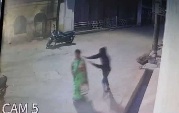 राह चलती महिला के गले से खींची चेन 
