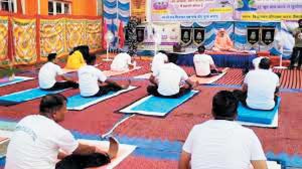  तनाव से मुक्ति पाने के लिए जवानों ने किया ध्यान योग