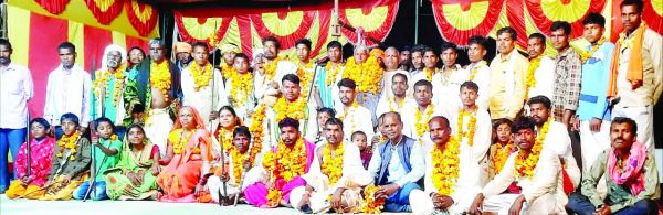 परंपरा के साथ अंगारमोती मड़ई,  जनप्रतिनिधि व ग्रामवासी हुए शामिल