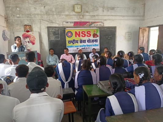 एनएसएस के स्वयंसेवकों ने किया सफाई अभियान चलाकर कार्यशाला