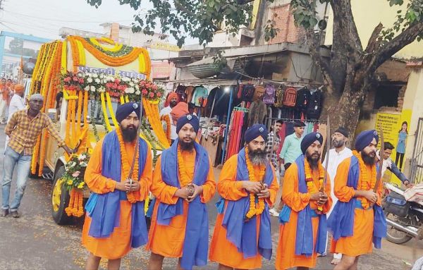 गुरु पर्व पर नगर कीर्तन, शौर्य प्रदर्शन