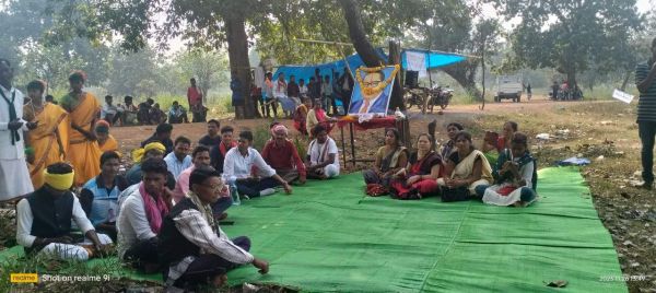 सर्व आदिवासी समाज ने मनाया  उसपरी में संविधान दिवस