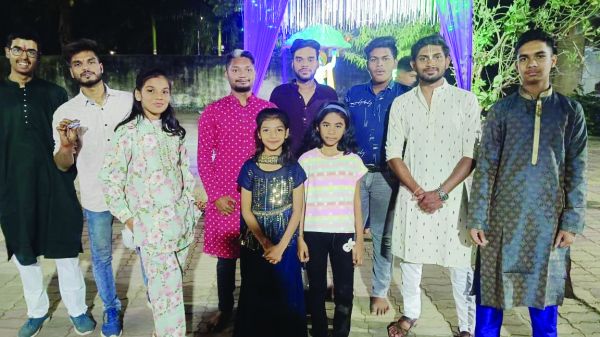 चैंपियन मार्शल आर्ट एकेडमी में बच्चों ने बनाई रंगोली, फोड़े पटाखे