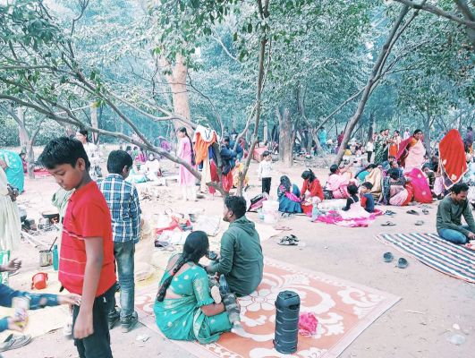 दीपदान पश्चात पिकनिक स्थलों  में लोगों की रही भारी भीड़