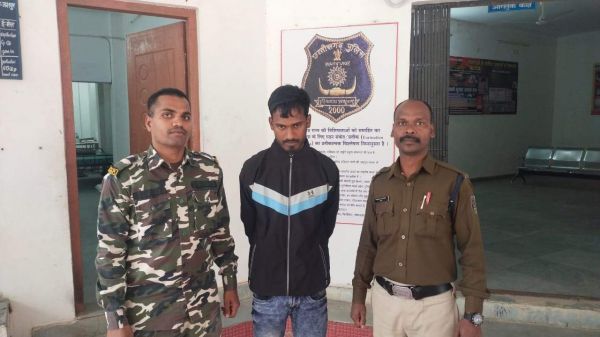 महिला से छेड़छाड़ व मारपीट, आरोपी झारखंड से गिरफ्तार