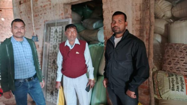 अवैध भण्डारण पर कार्रवाई, 300 बोरी अवैध धान जब्त