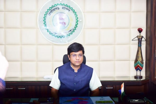 चुनाव ड्यूटी में गैरहाजिर, 6 निलंबित