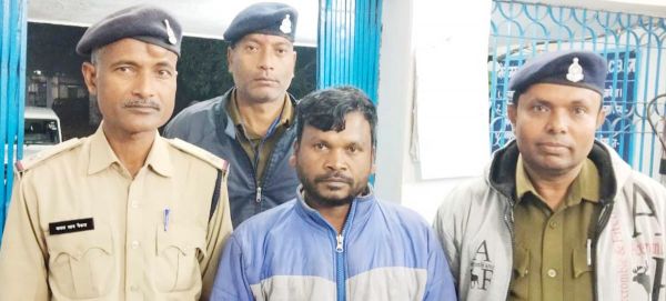 शराबी पत्नी की पति ने  की गला घोंटकर हत्या