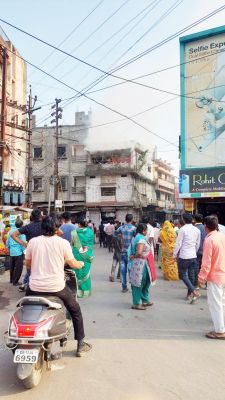 दोना पत्तल दुकान में लगी आग, हजारों का सामान जलकर  खाक