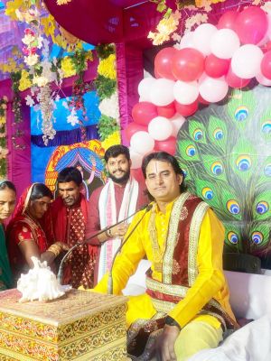 मंगलभवन में भागवत कथा सुनने उमड़ रही भीड़