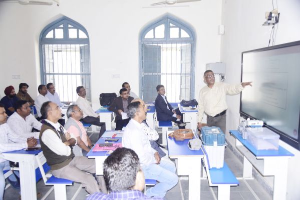 मतगणना दलों को दूसरे चरण का प्रशिक्षण