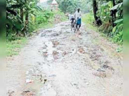 बंजारी नाले पर पुल नहीं, 7 से 8 बरस से ग्रामीणों की मांग अब तक अधूरी