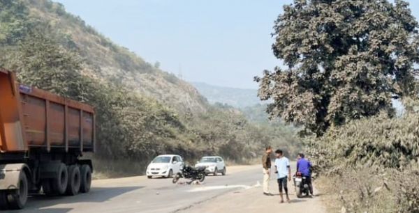 ट्रेलर की चपेट में  सुपरवाइजर की मौत