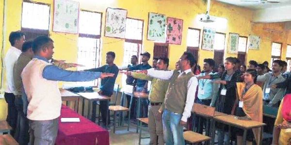 कॉलेज में विश्व एड्स दिवस, जनजागरूकता प्रतिज्ञा का सामूहिक वाचन