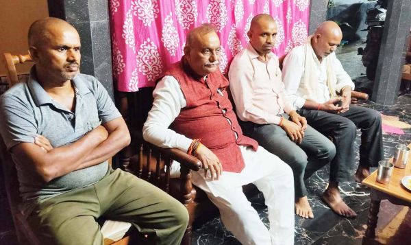 पूर्व मंत्री चन्द्रशेखर ने बसंत व धनेन्द्र को दी श्रद्धांजलि
