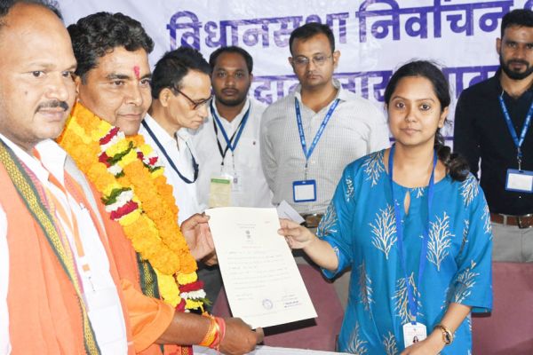 जिले के तीन विधानसभाओं में कांग्रेस के दो व भाजपा को एक में मिली विजय
