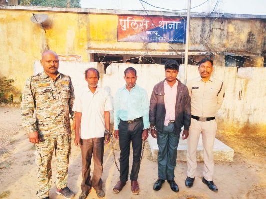 नाबालिग लड़कियों को काम दिलाने के बहाने महानगर लेकर जा रहे 3 गिरफ्तार 