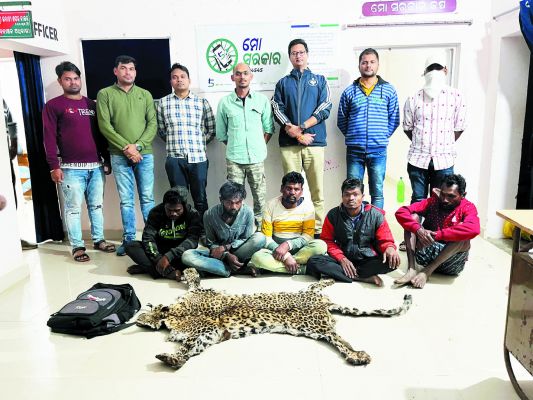 तेंदुए की खाल संग 5 तस्कर गिरफ्तार