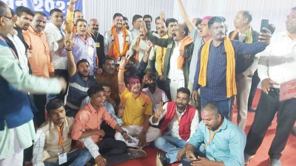 13 प्रत्याशी मिलकर नहीं कर सके  भाजपा के मतों की बराबरी