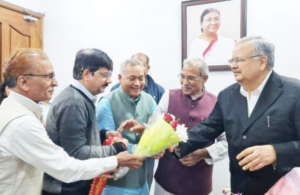 पूर्व मुख्यमंत्री डॉ. रमन, बृजमोहन, अजय चंद्राकर सहित शीर्ष नेताओं से  भेंट कर दी बधाई