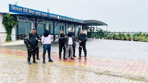 आपात स्थिति में हवाई यात्रियों के  बचाव के लिए मॉक ड्रिल