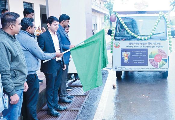 रबी फसलों का बीमा 31 तक प्रचार रथ गांवों  के लिए रवाना