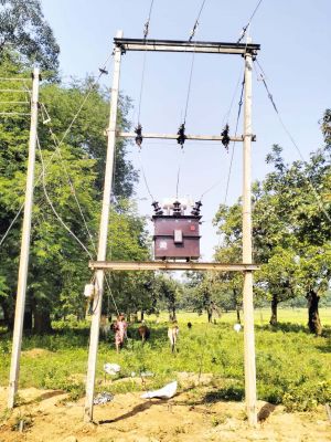 पहली बार पहुंची कोढ़ेर  में बिजली की रोशनी