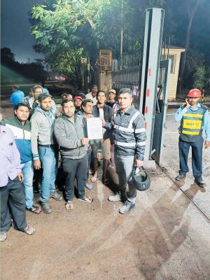 बेमुद्दत हड़ताल 11 को, मजदूरों ने चेतावनी पत्र सौंपा