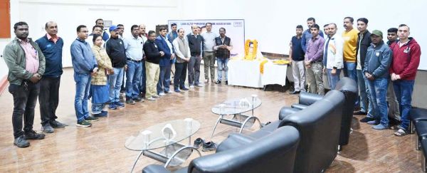 एनटीपीसी लारा में डॉ. अंबेडकर को दी श्रद्धांजलि