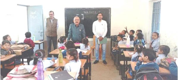 शिक्षण कार्य में लापरवाही बरतने वालों  को कारण बताओ नोटिस जारी