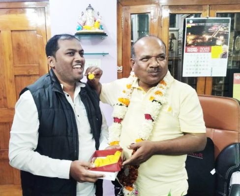 इंद्रशाह मंडावी को आसिफ अली ने निवास पहुंच दी बधाई
