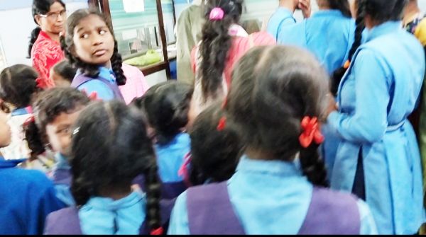 11 स्कूली बच्चे बेहोश, जिला अस्पताल में