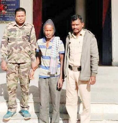 शराबी बेटा कर रहा था भाई से मारपीट, बचाने पिता ने किया वार